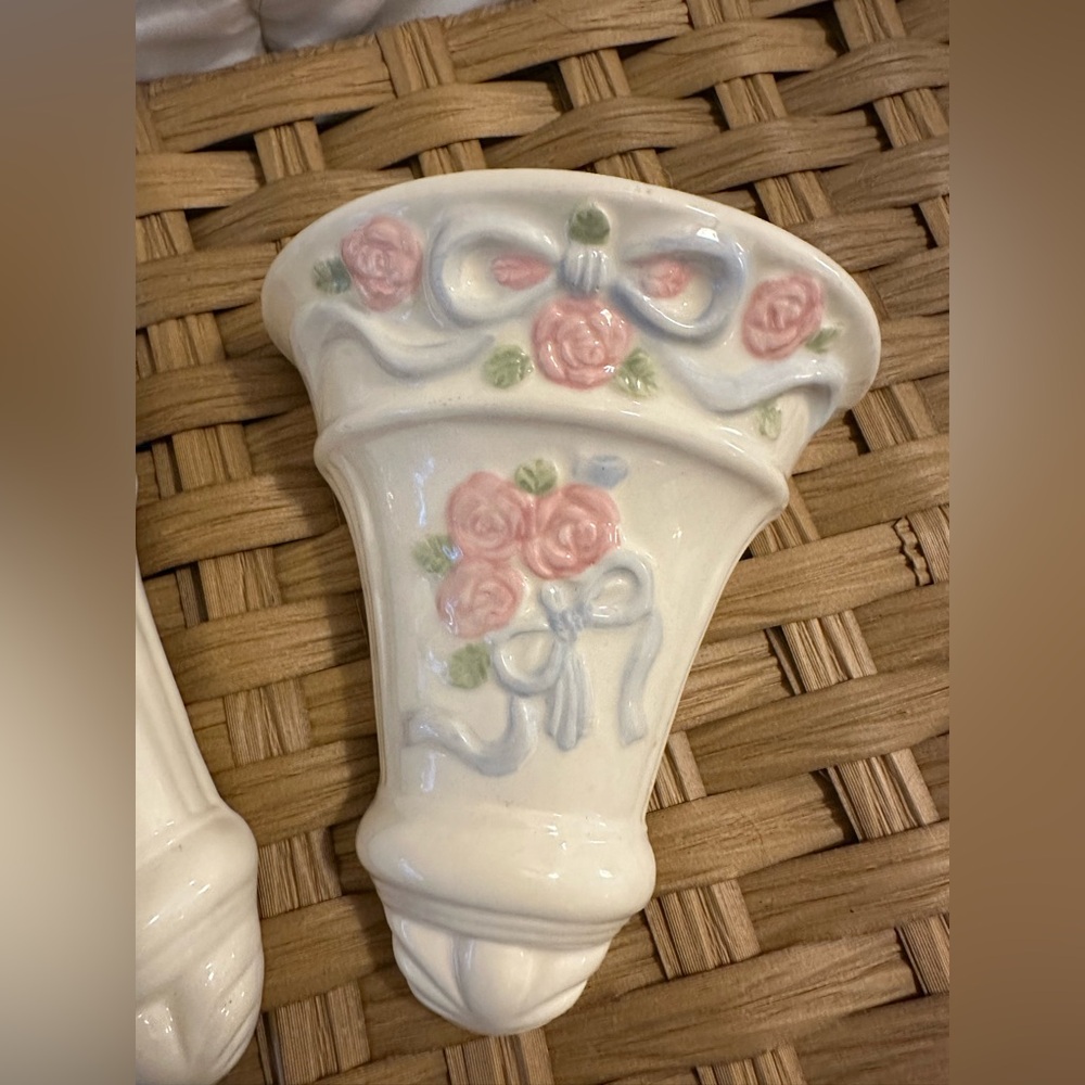 SOLD!!!!VINTAGE 1960’s Ceramic Wall Pocket Vases with Elegant Floral SOLD!!! - Picture 3 of 3